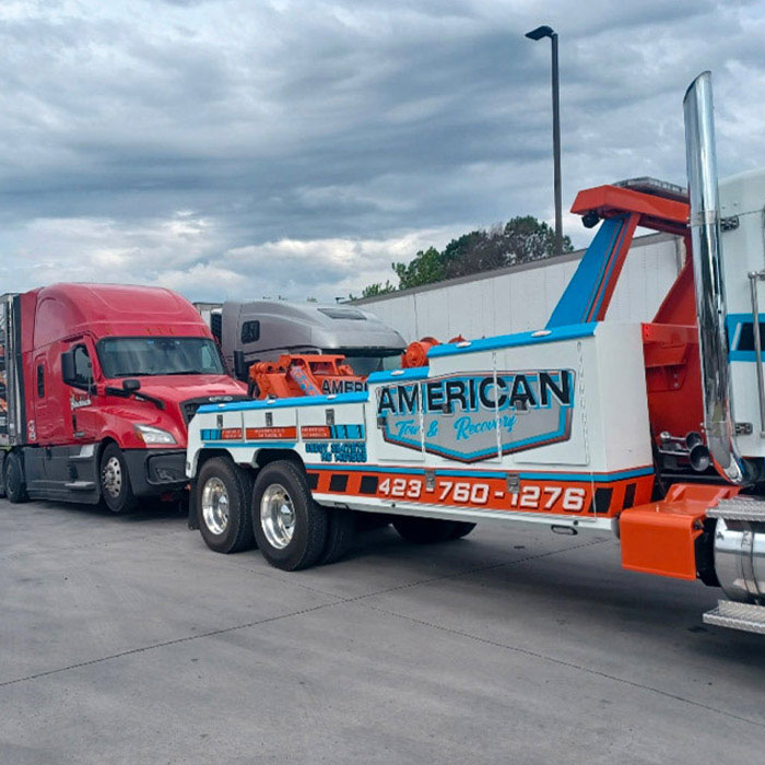 Rotator Service Chattanooga Tennessee American Towing and Recovery heavy duty tow truck towing tractor trailer