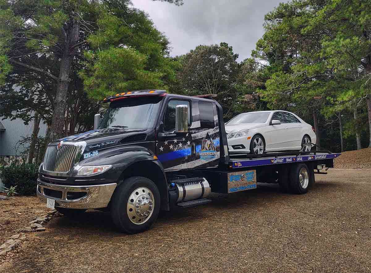 monteagle-mountain-flatbed-tow-truck-sedan-i-24. Flatbed tow truck hauling a passenger car near Monteagle Mountain, I-24 West